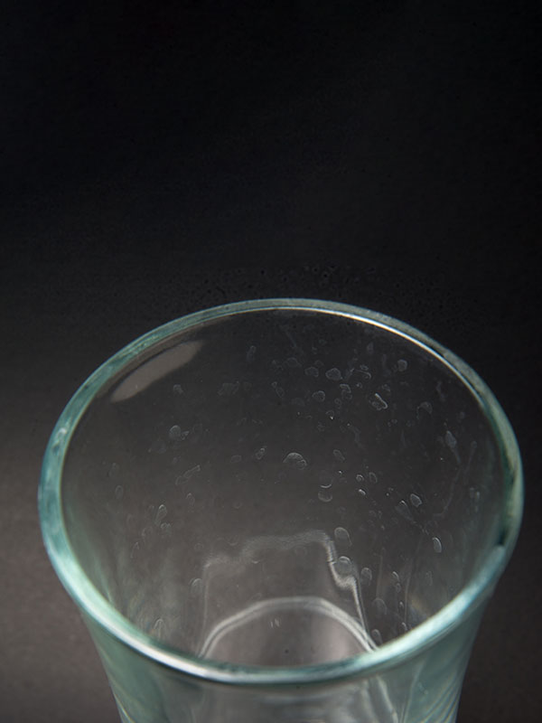 glas met kalkaanslag